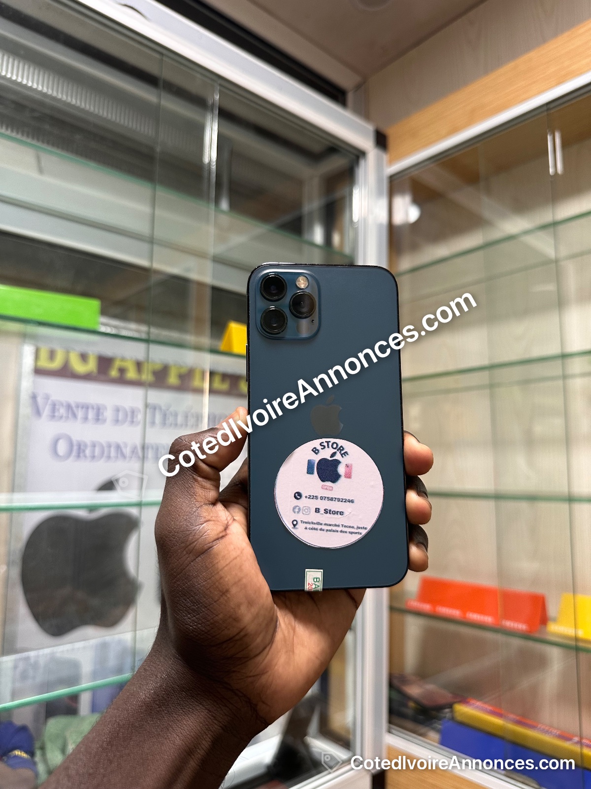 iPhone 12pro 256gb casi neuf très propre à Abidjan