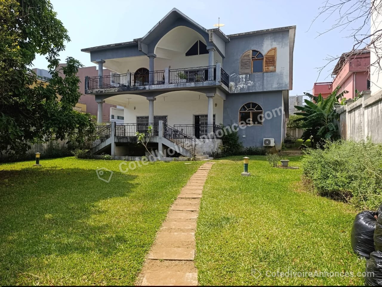 Villa duplex M'Badon à Abidjan