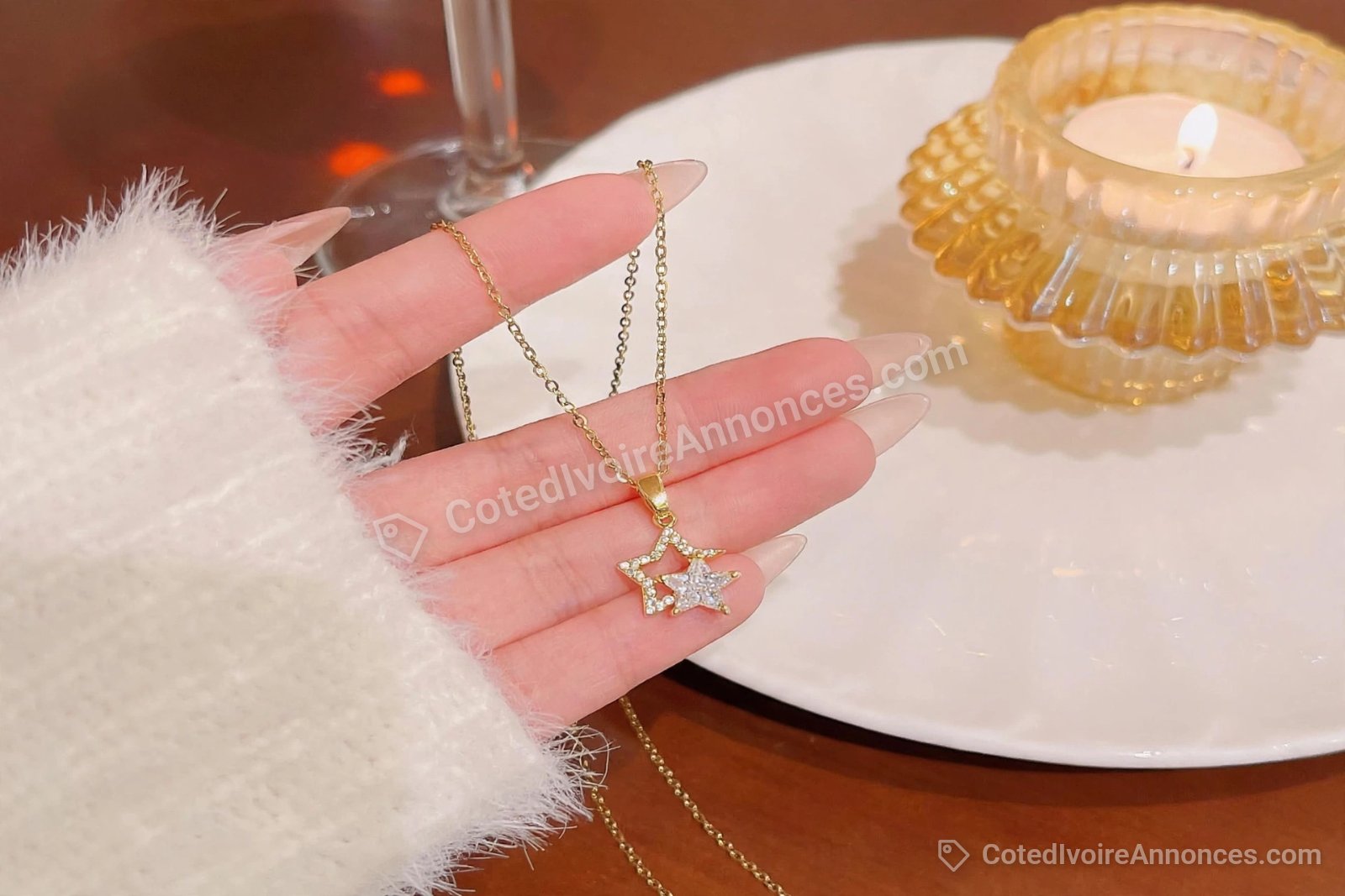 Collier doré minimaliste double étoile✨ à Abengourou