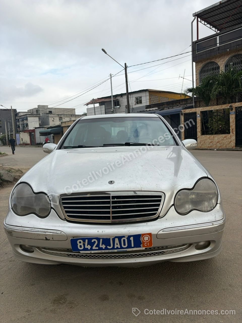 Mercedes Benz C200, Occasion très propre à Abidjan