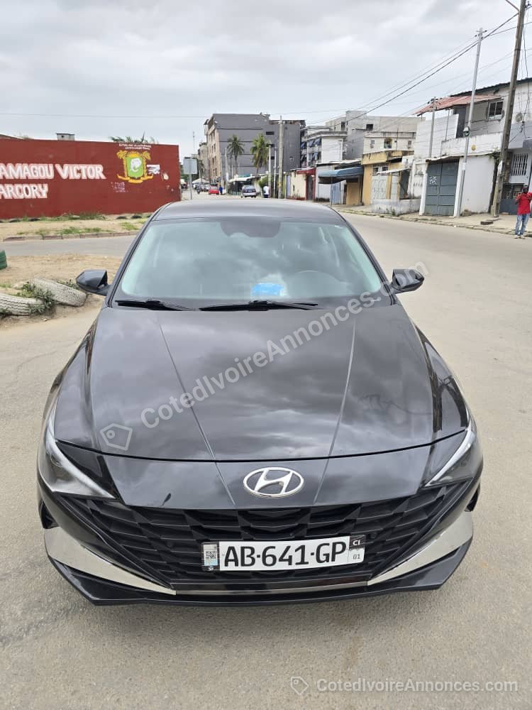 Hyundai Elantra Année 2021, État importé à Abidjan
