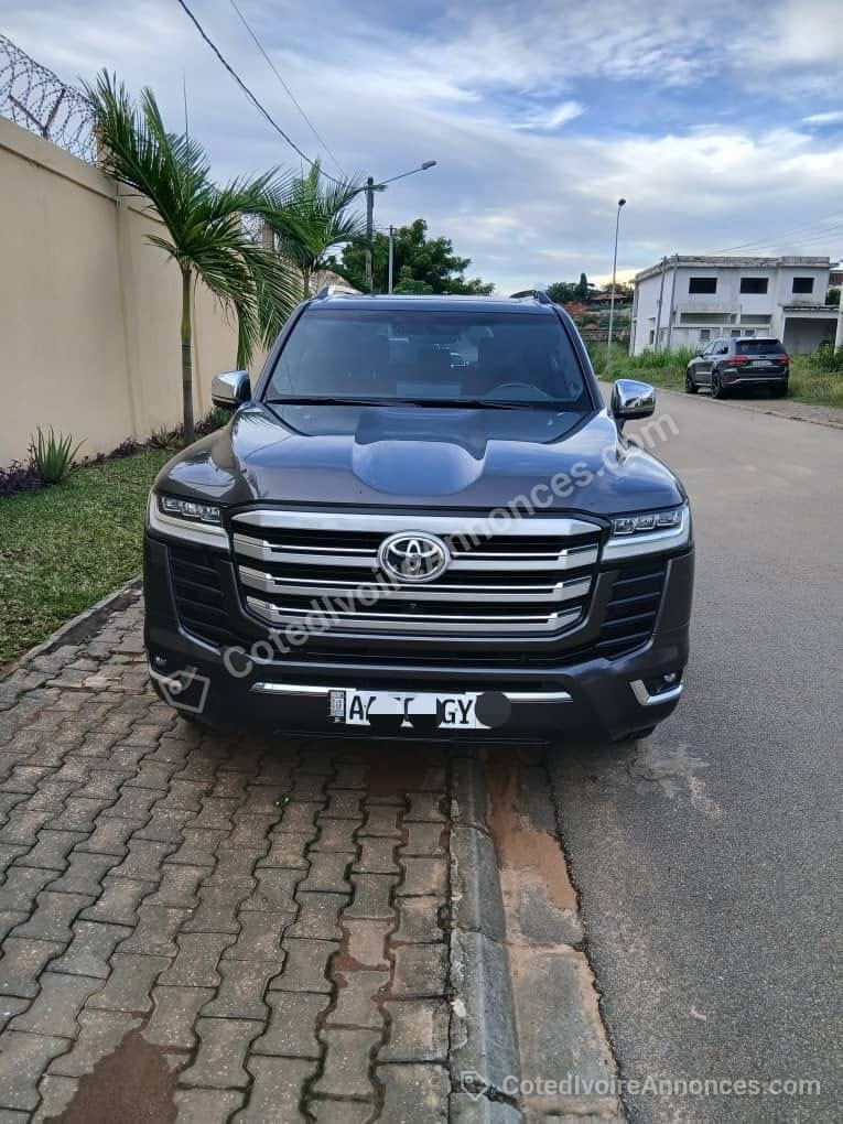 Toyota Land cruiser VXR 70ème Anniversaire Année 2024, Occasion très propre à Abidjan