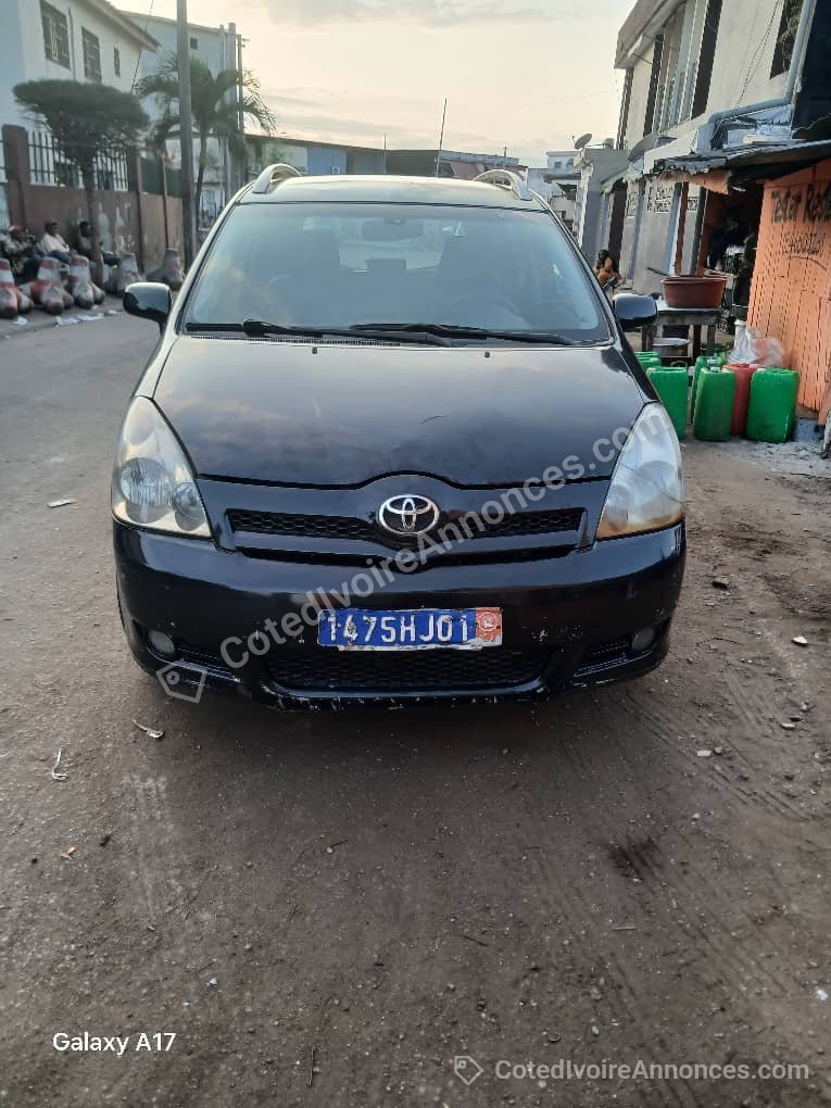Très belle opportunité pour transport ou personnel : Toyota verso à Abidjan
