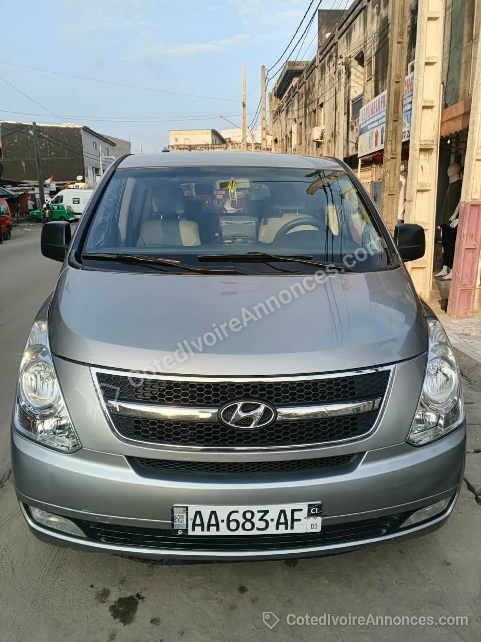 TRÈS BELLE OCCASION : HYUNDAI GRAND STAREX à Abidjan