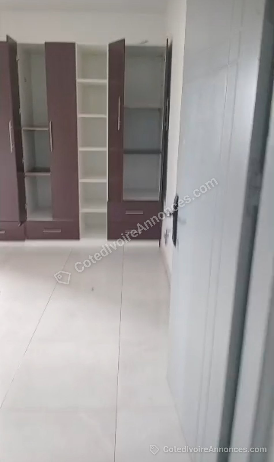 A louer Appartement 3 pièces à la Riviera 4 M Badon — Immobilier à Abidjan