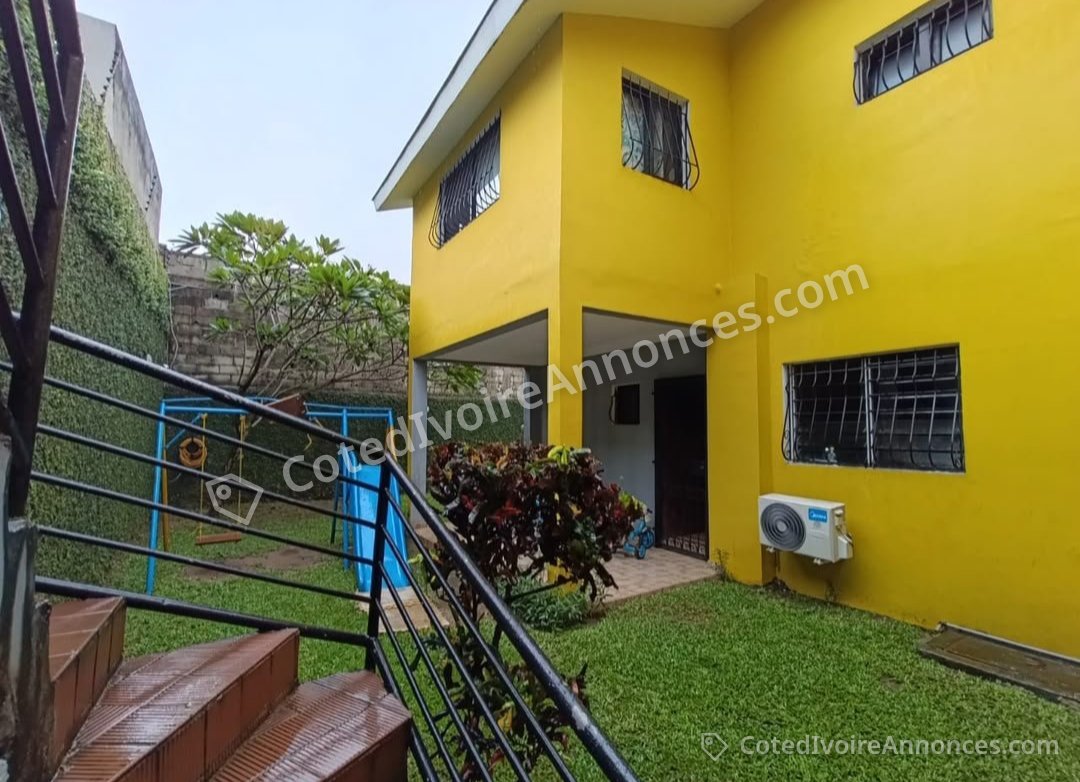 A louer villa duplex 6 pièces Riviera 4 — Immobilier à Abidjan