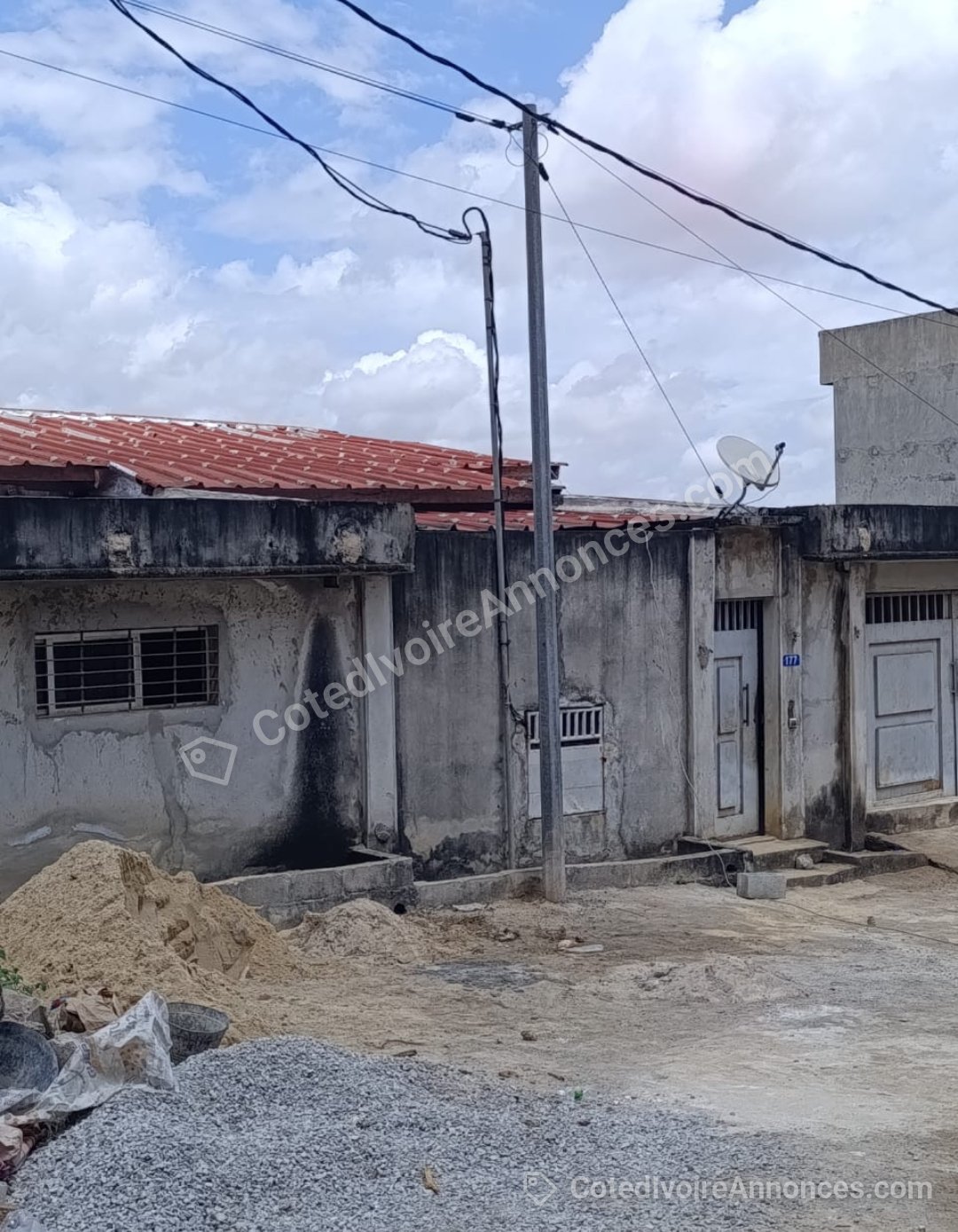 En vente villa 4 pièces et 3 studios aux Lauriers 15 — Immobilier à Abidjan
