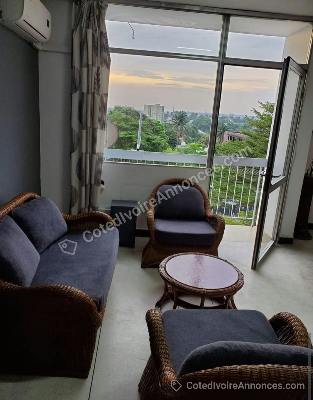 Location appartement 2 pièces à Cocody centre à Abidjan
