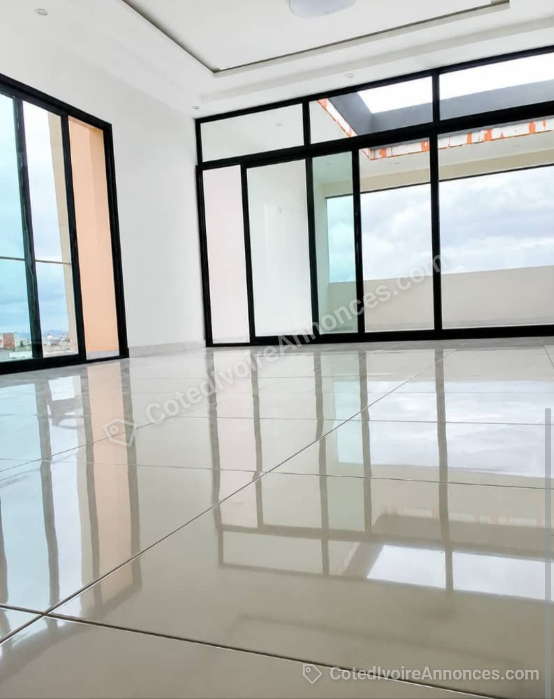Un appartement de 4 pièces situé à la Riviera 4 M Badon à Abidjan
