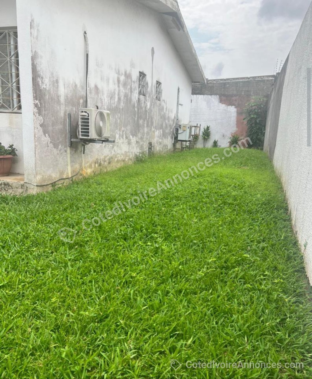 A vendre Villa basse 5 pièces brut à la Riviera 3 — Immobilier à Abidjan