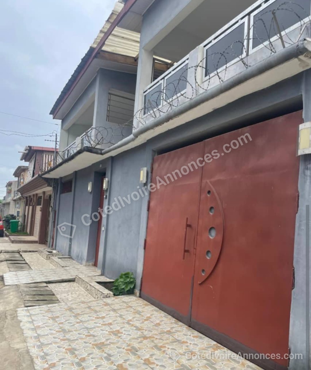 Villa duplex 6 pièces à la Riviera cité Kimi 2 à Abidjan