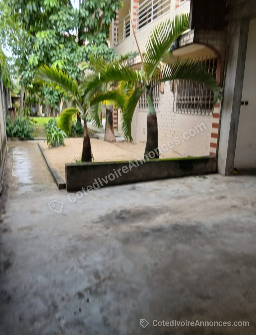 une belle villa duplex à la Riviera Palmeraie à Abidjan
