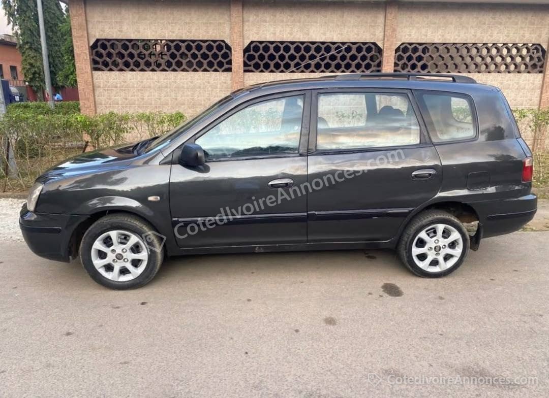 KIA CARENS* — Véhicules à Abidjan