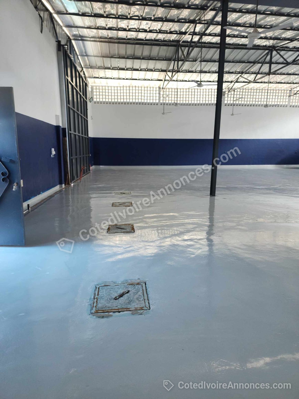 Entrepôt 550m2 avec bureaux très propre a koumassi — photo 1